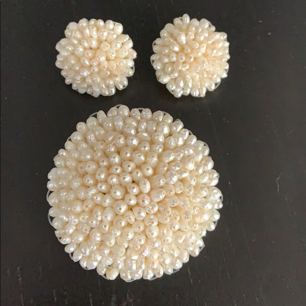 Seed freshwater pearl broach and earrings